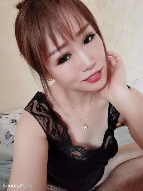 分享一个非常妖艳非常Sao的美丽少妇